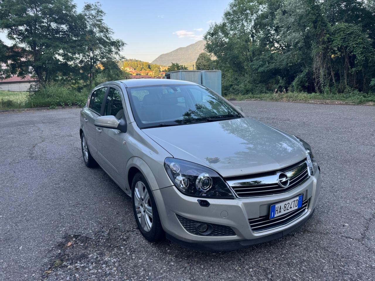 Opel Astra 1.9 CDTI 120CV 5 porte aut. Cosmo