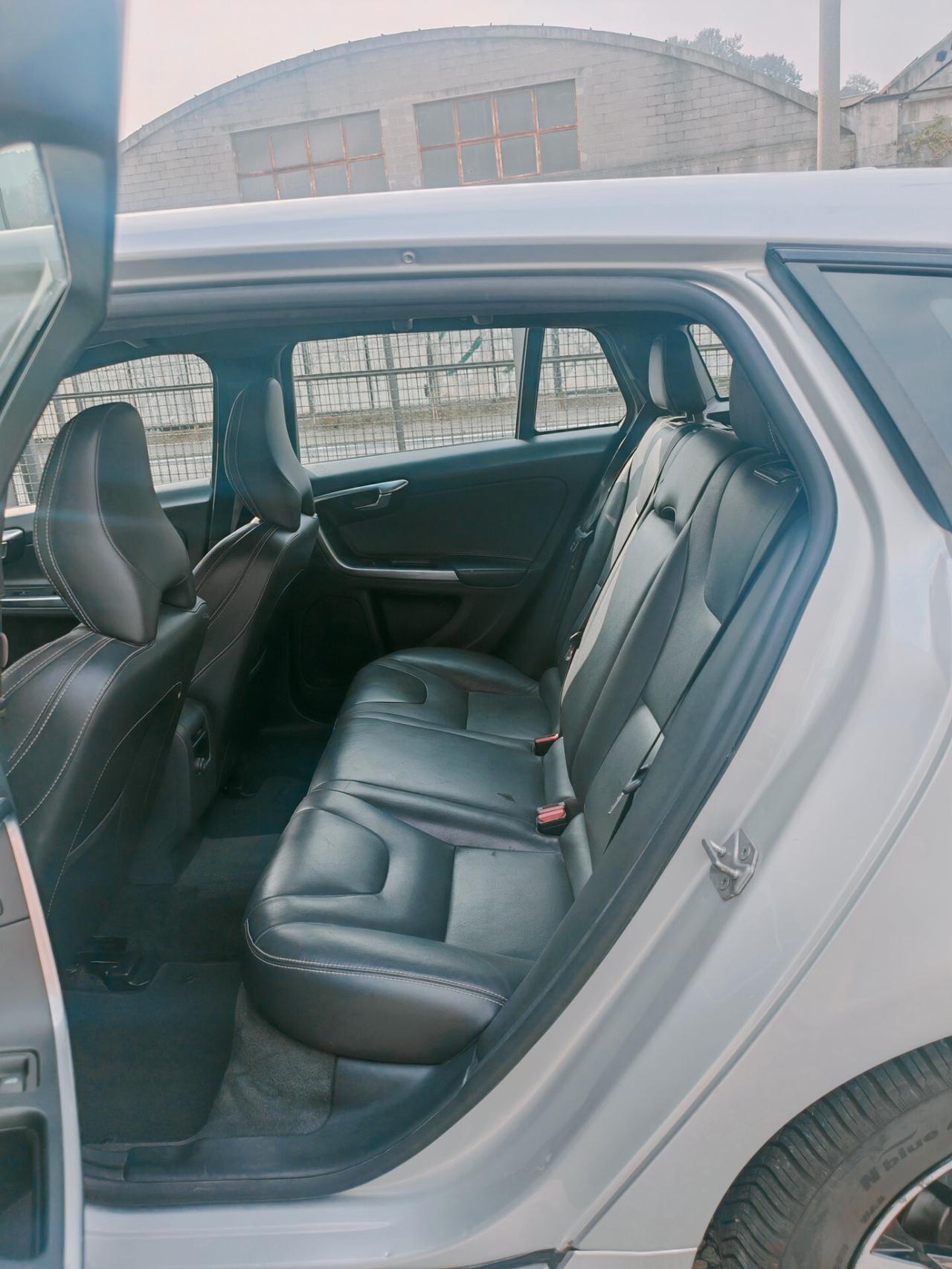 Volvo v60 17' autocarro iva esposta