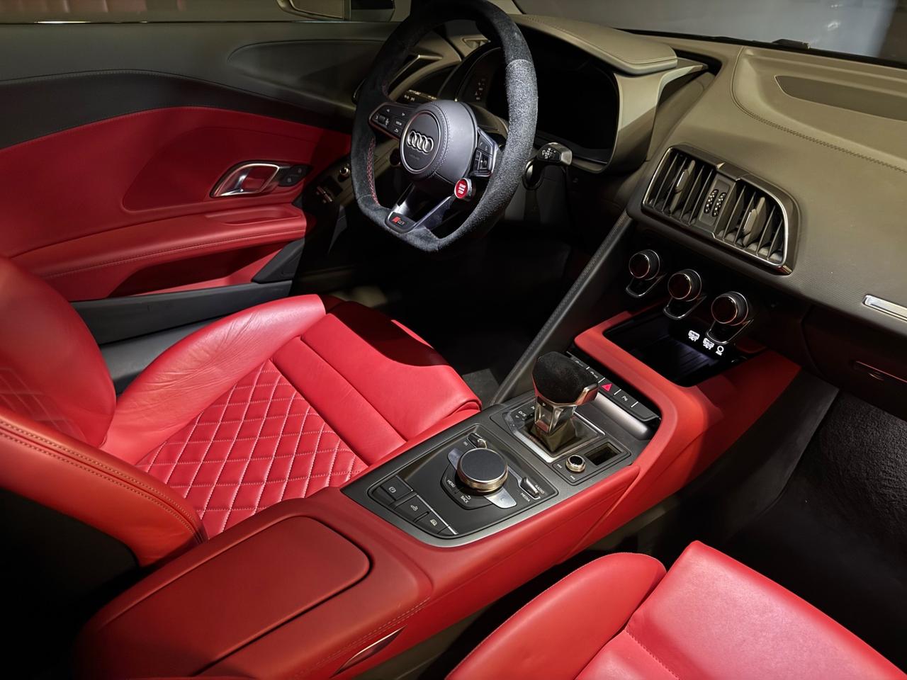 Audi R8 Spyder V10 RWD S tronic performance