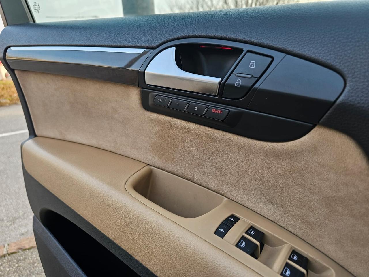 Audi Q7 3.0 V6 TDI 240cv Quattro*Pelle*Navi*Tetto*Bi-Xeno*21*7Posti*