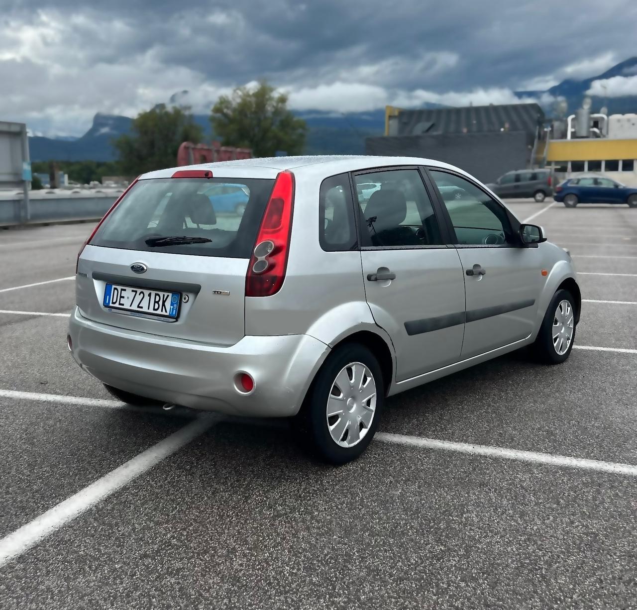 Ford Fiesta 1.4 TDCi 5p. Ghia Neopatentati
