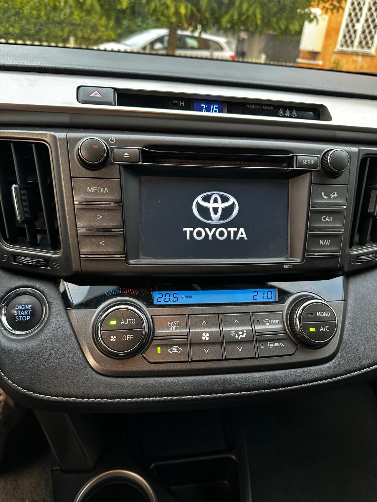 Toyota RAV 4 RAV4 2.0 D-4D 2WD Style White Ed.