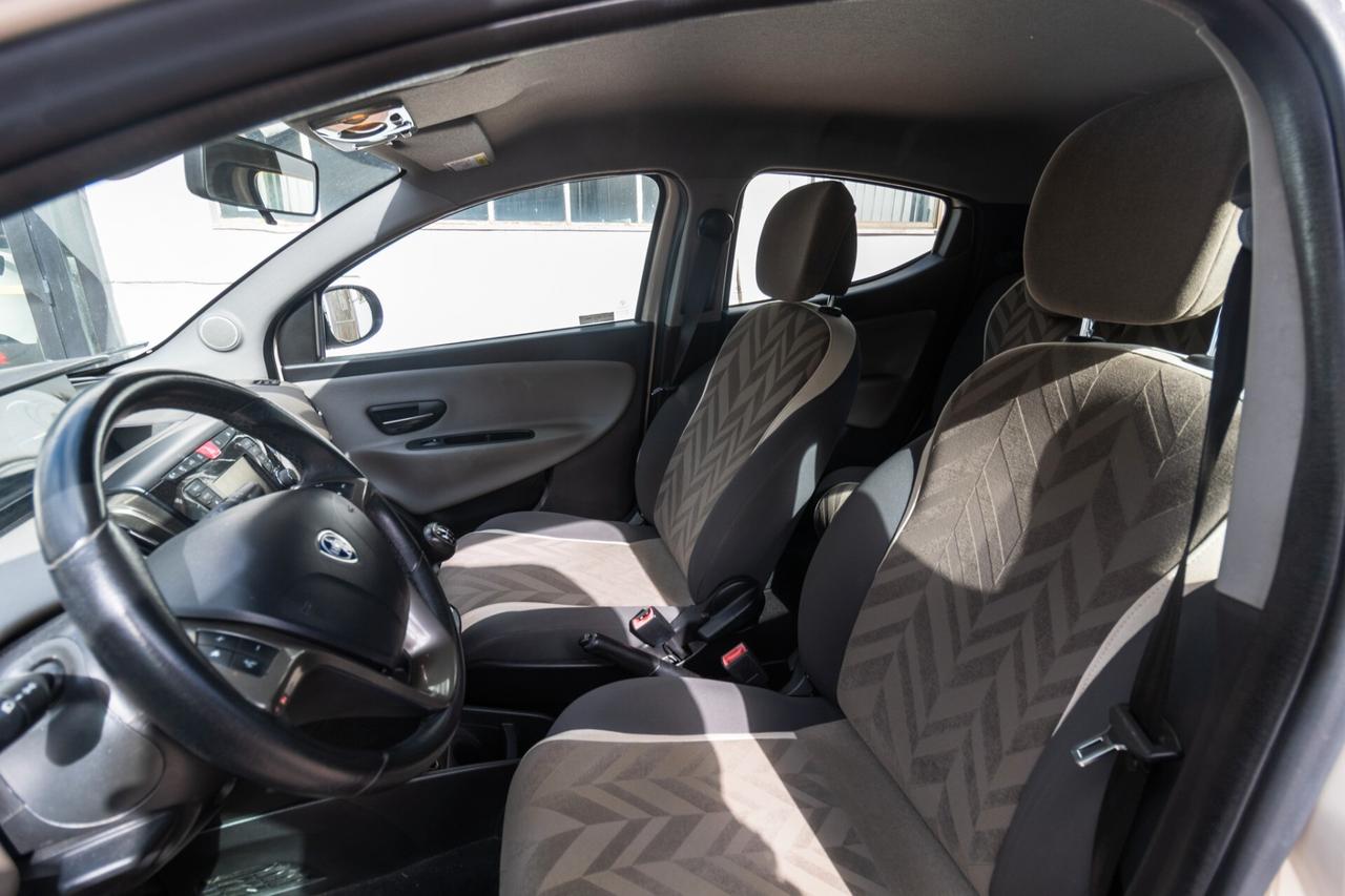 Lancia Ypsilon 1.2 69 CV 5 porte Silver