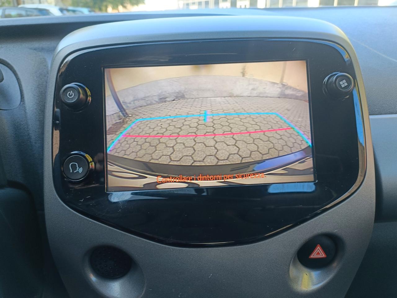 Toyota Aygo Connect 1.0 VVT-i 72 CV 5 porte x-play
