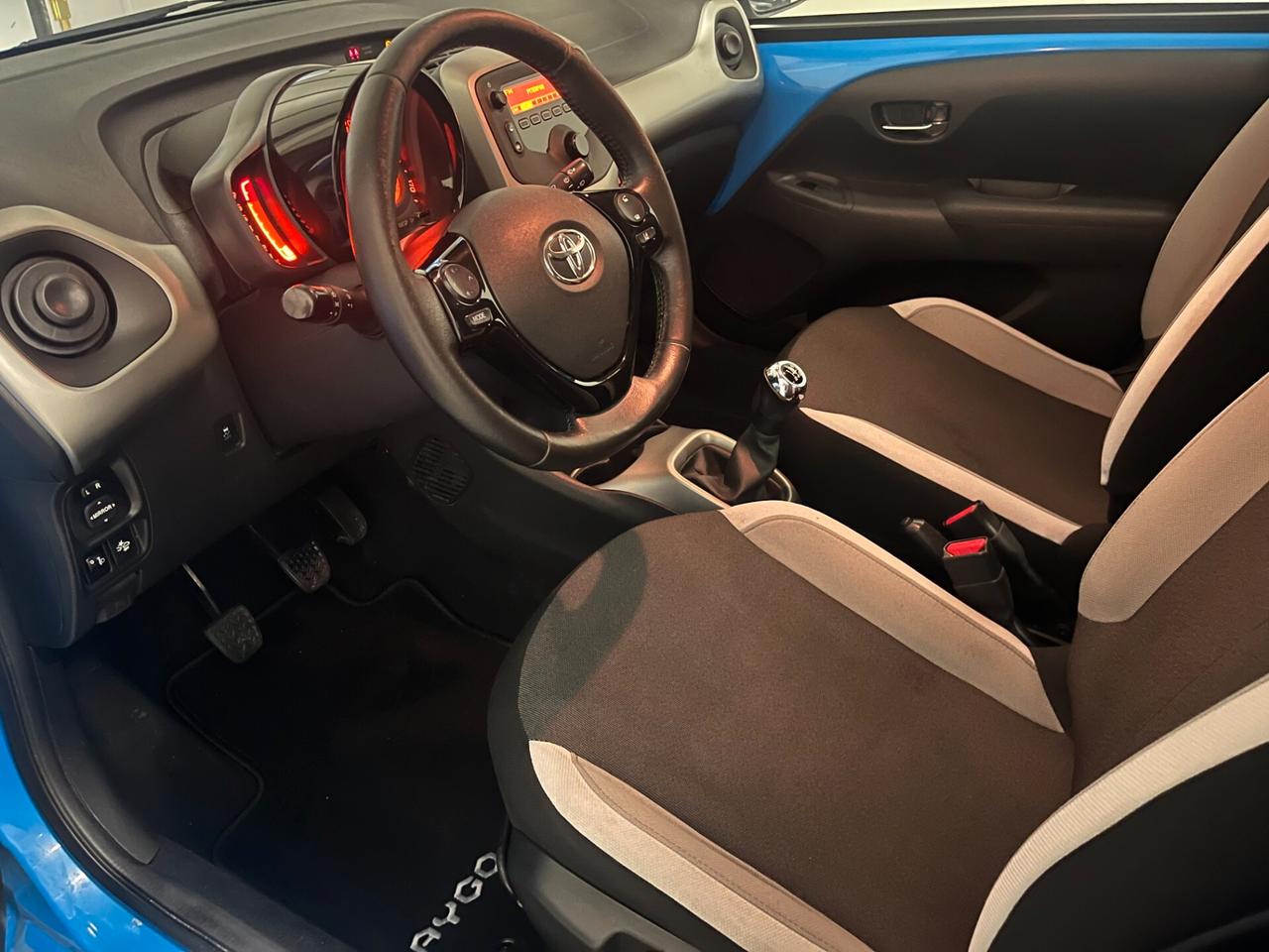 Toyota Aygo 1.0 VVT-i 69 CV 5 porte x-cool TSS