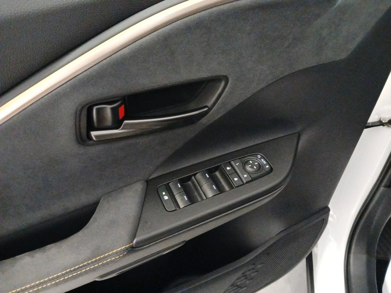 Toyota C-HR 2.0 HV Lounge Premiere