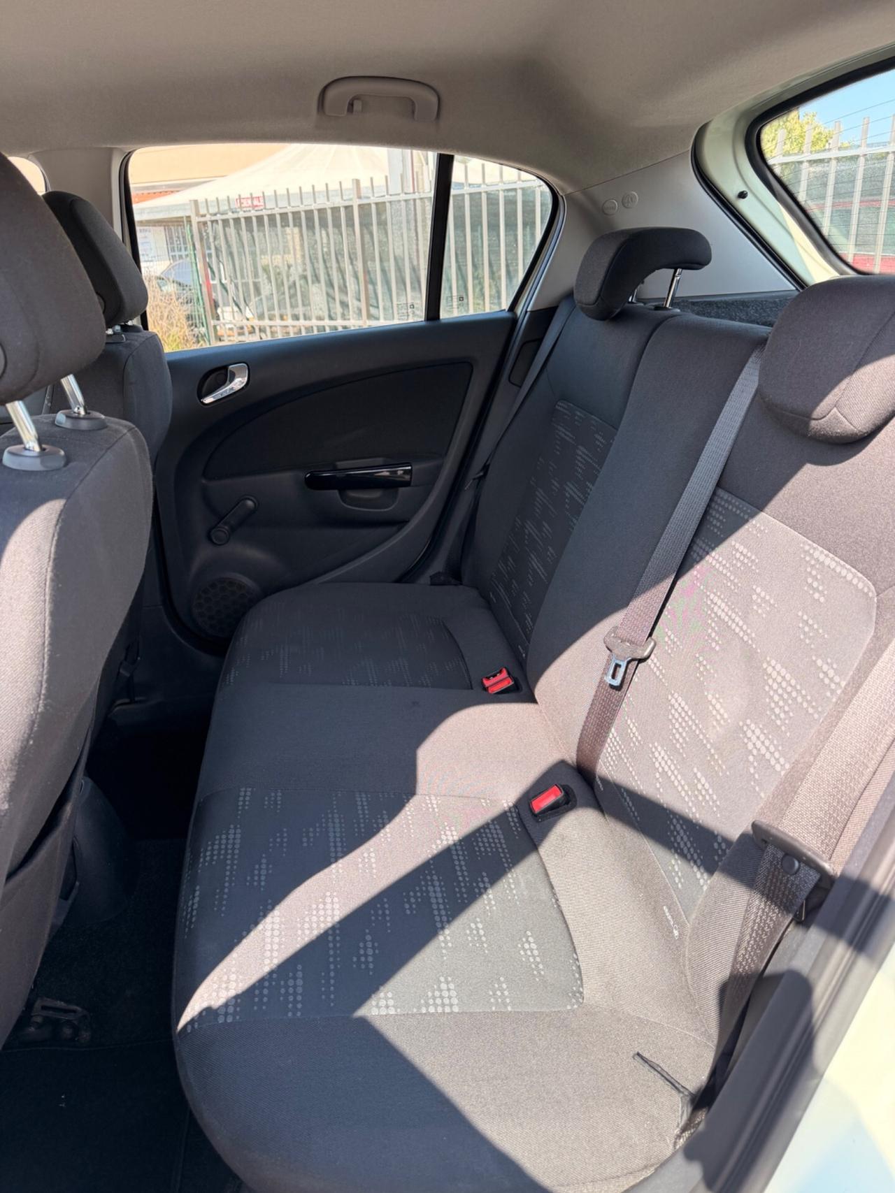 Opel Corsa 1.2 5 porte Club CAMBIO AUTOMATICO