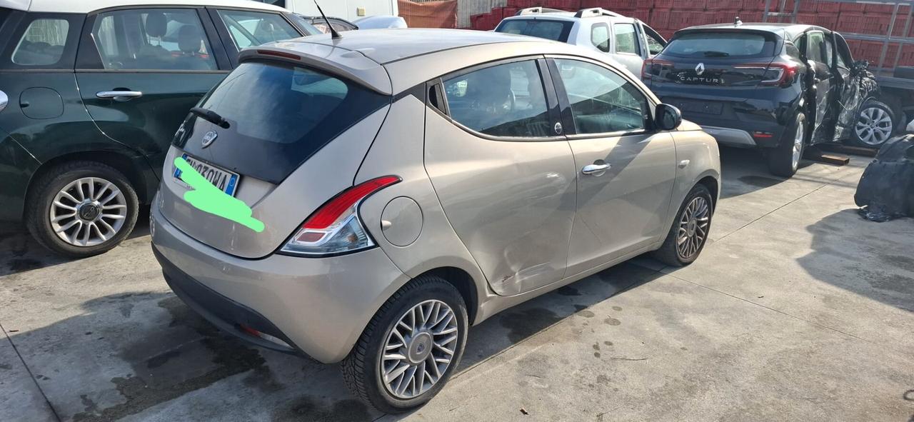 APRI E LEGGI Lancia Ypsilon 1.2 69 CV 5 porte GPL Ecochic