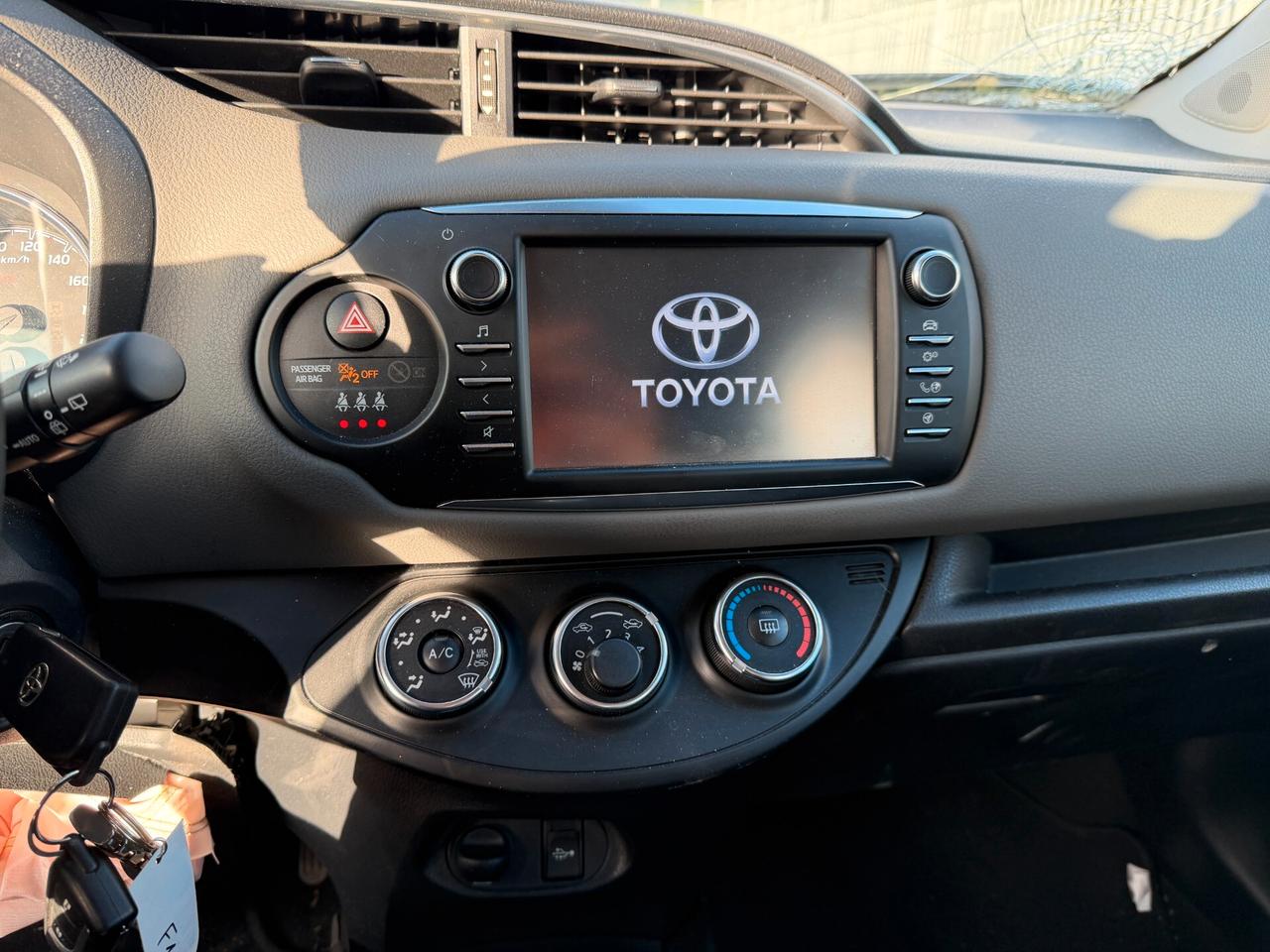 TOYOTA YARIS 2017 1.5 BENZINA 111 CV *MARCIANTE