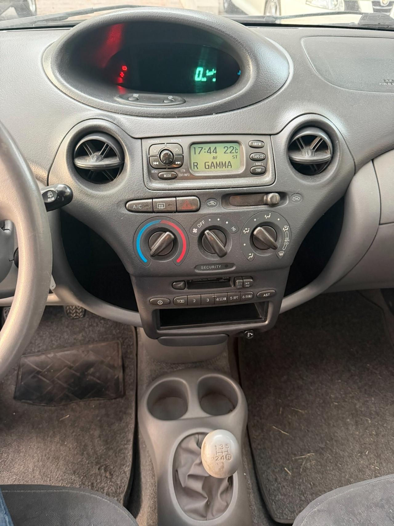 Toyota Yaris 1.0i 16V cat 5 porte