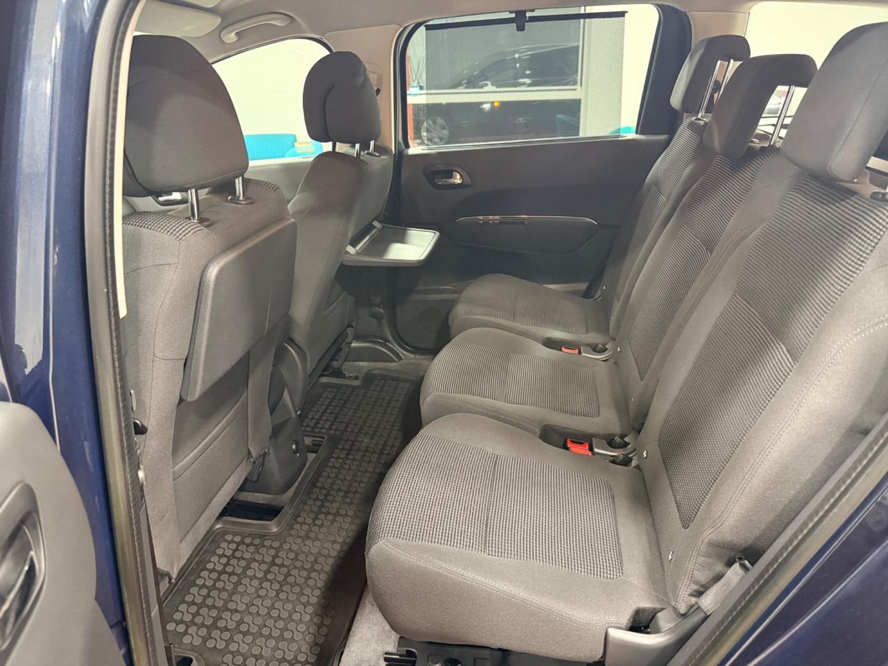 Peugeot 5008 1.6 HDi 115CV Active