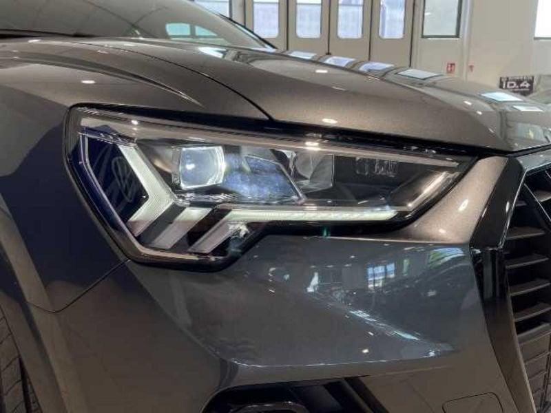 Audi Q3 II 2018 35 2.0 tdi Identity Black s-tronic