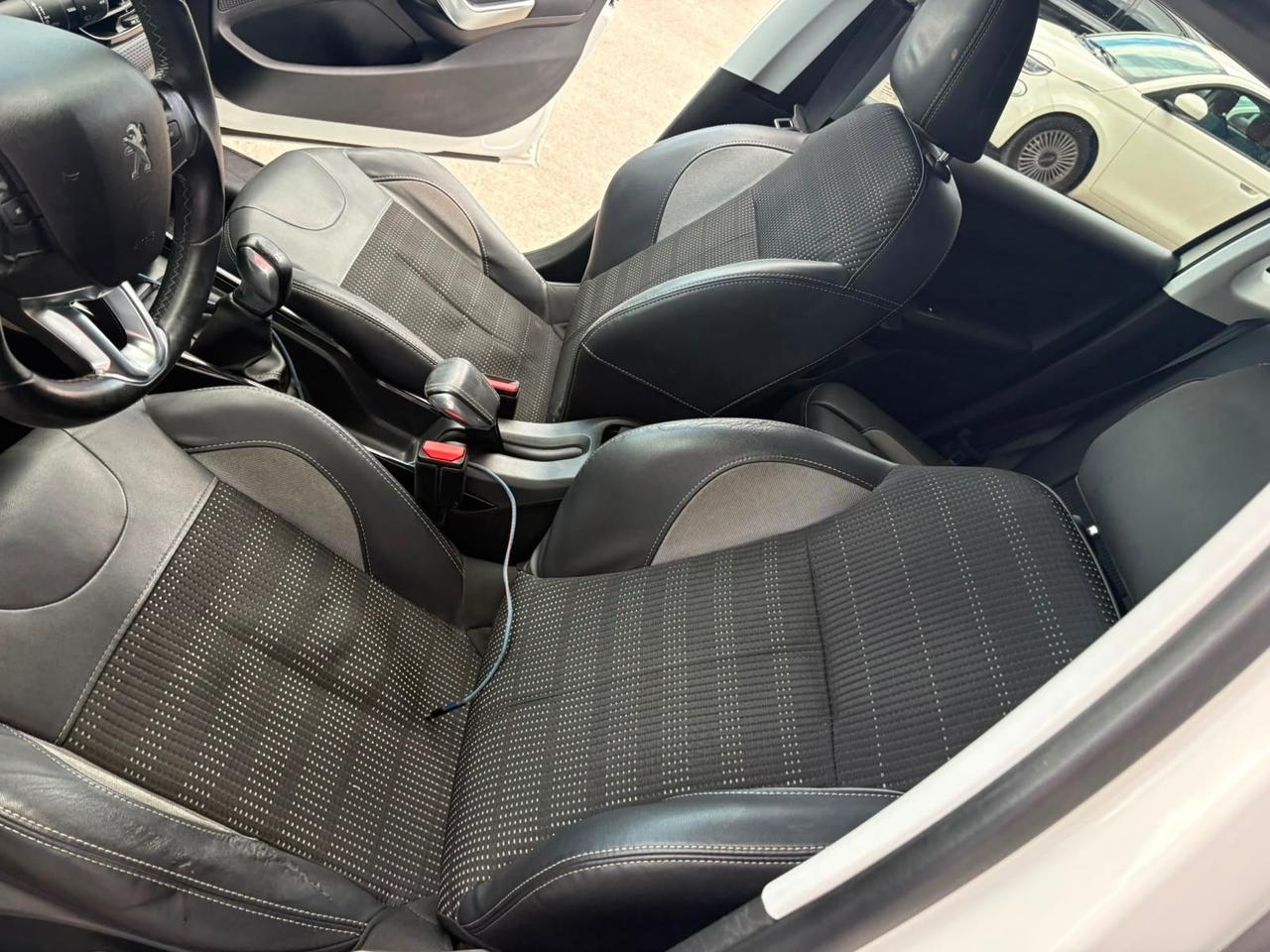 Peugeot 2008 PureTech 82 Allure 2015 131.000 KM