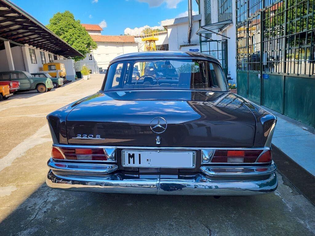 Mercedes-benz 220 Sb W111 "Codine" "Heckflosse " "Fintail" - 1965