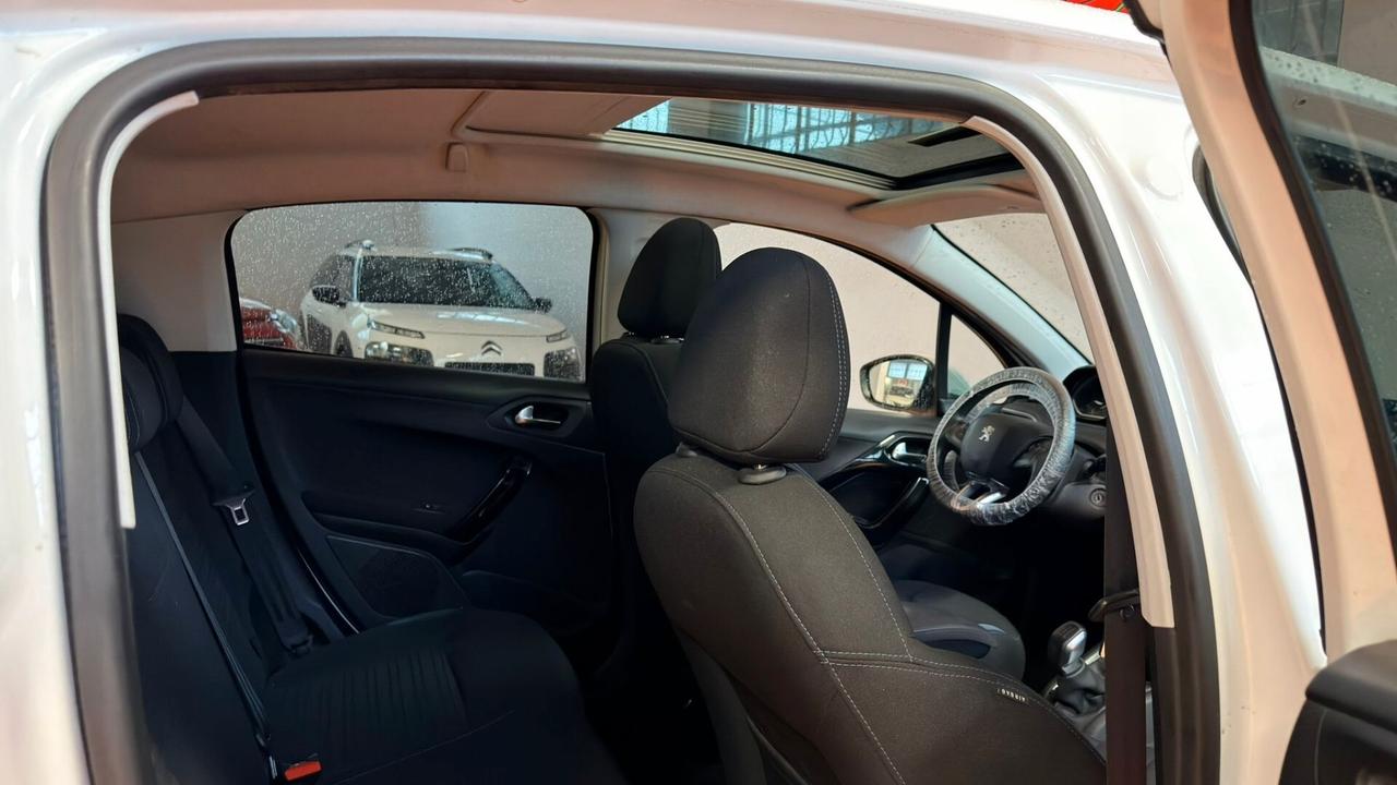 Peugeot 208 PureTech 82 5 porte Allure