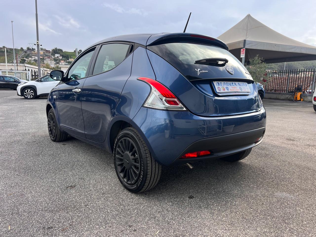 Lancia Ypsilon 1.0 FireFly 5 porte S&S Hybrid Ecochic Silver