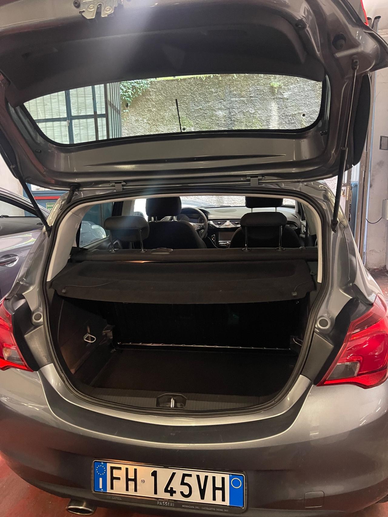Opel Corsa 1.2 5 porte b-Color