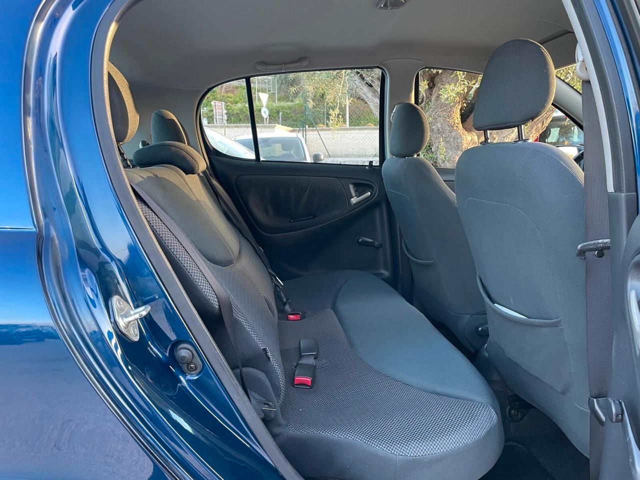 TOYOTA YARIS 1.0 B - 2005 50.000 KM!!!