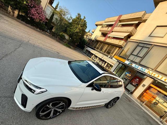 VOLVO XC60 B4 (d) AWD automatico Ultimate Dark