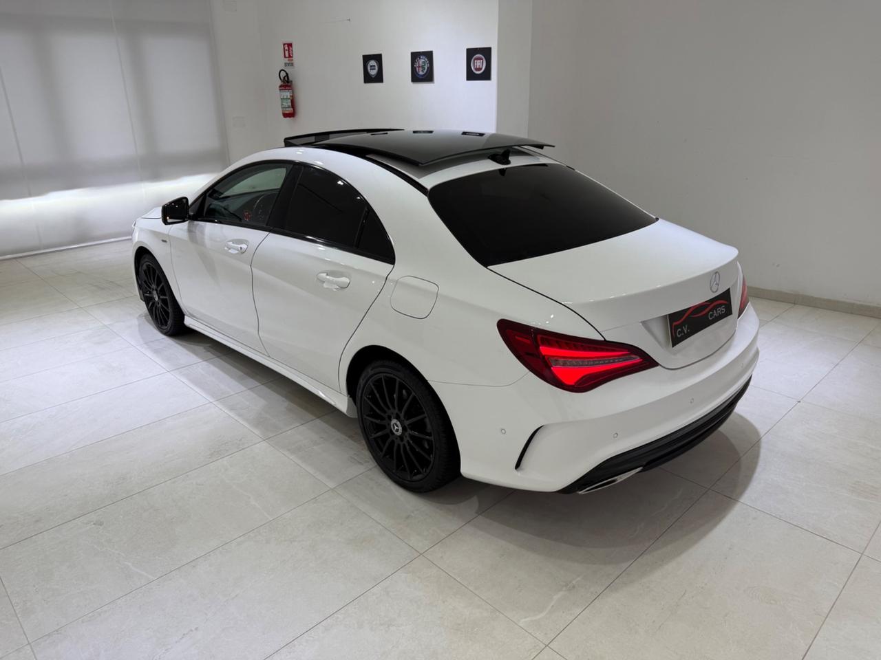 CLA 220 D AUTOMATIC PREMIUM TOTAL BLACK