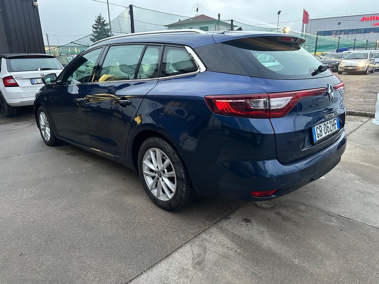 Renault Megane Mégane Sporter Blue dCi 115 CV EDC Business N1-autocarro