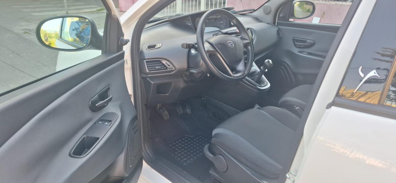 Lancia Ypsilon 1.2 69 CV 5 porte Silver Unico Propr.