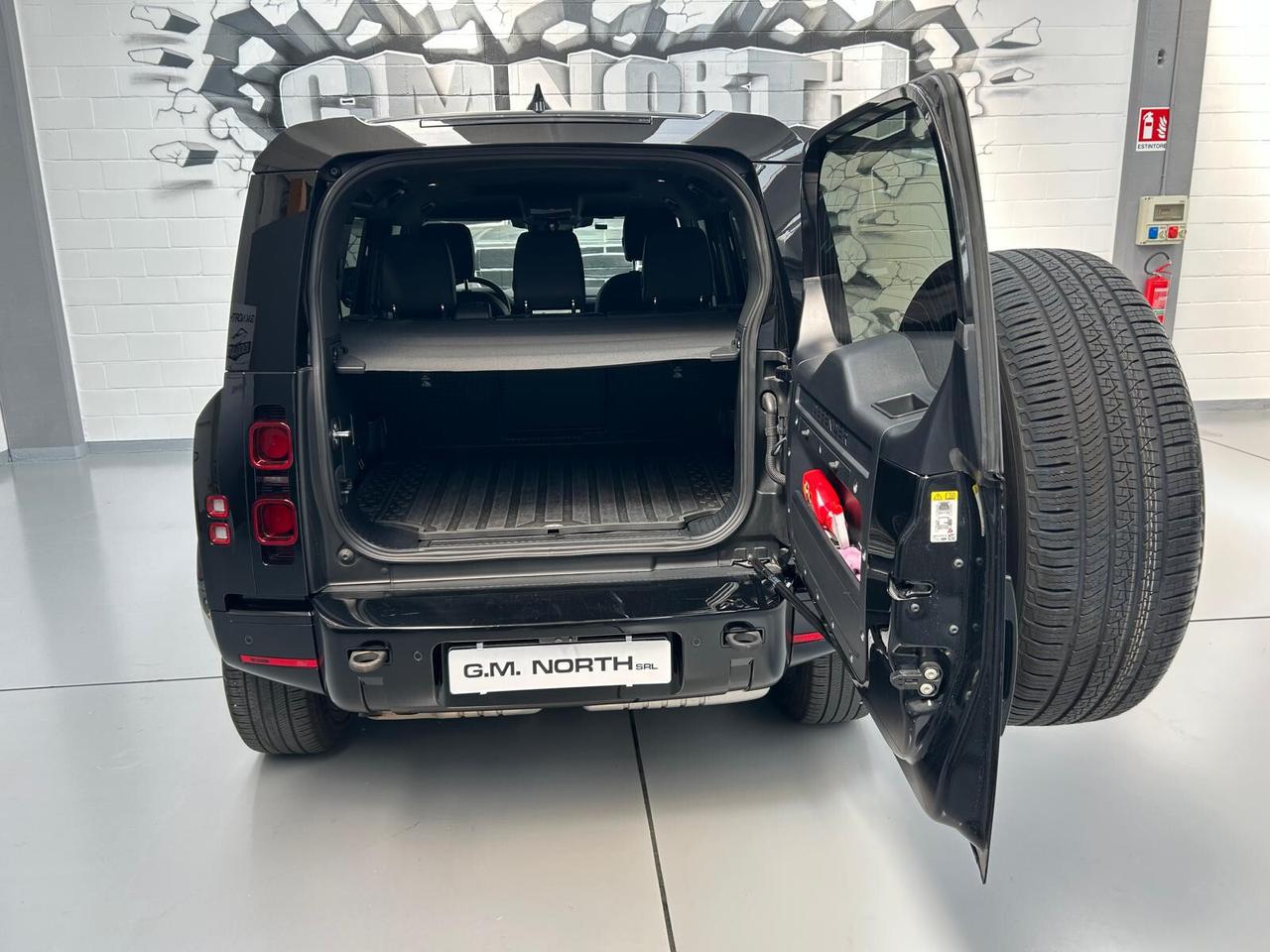 Land Rover Defender 110 3.0D I6 200 CV AWD Auto X-Dynamic SE