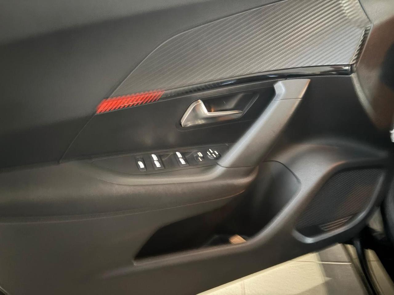 Peugeot 2008 PureTech 155 S&S EAT8 GT