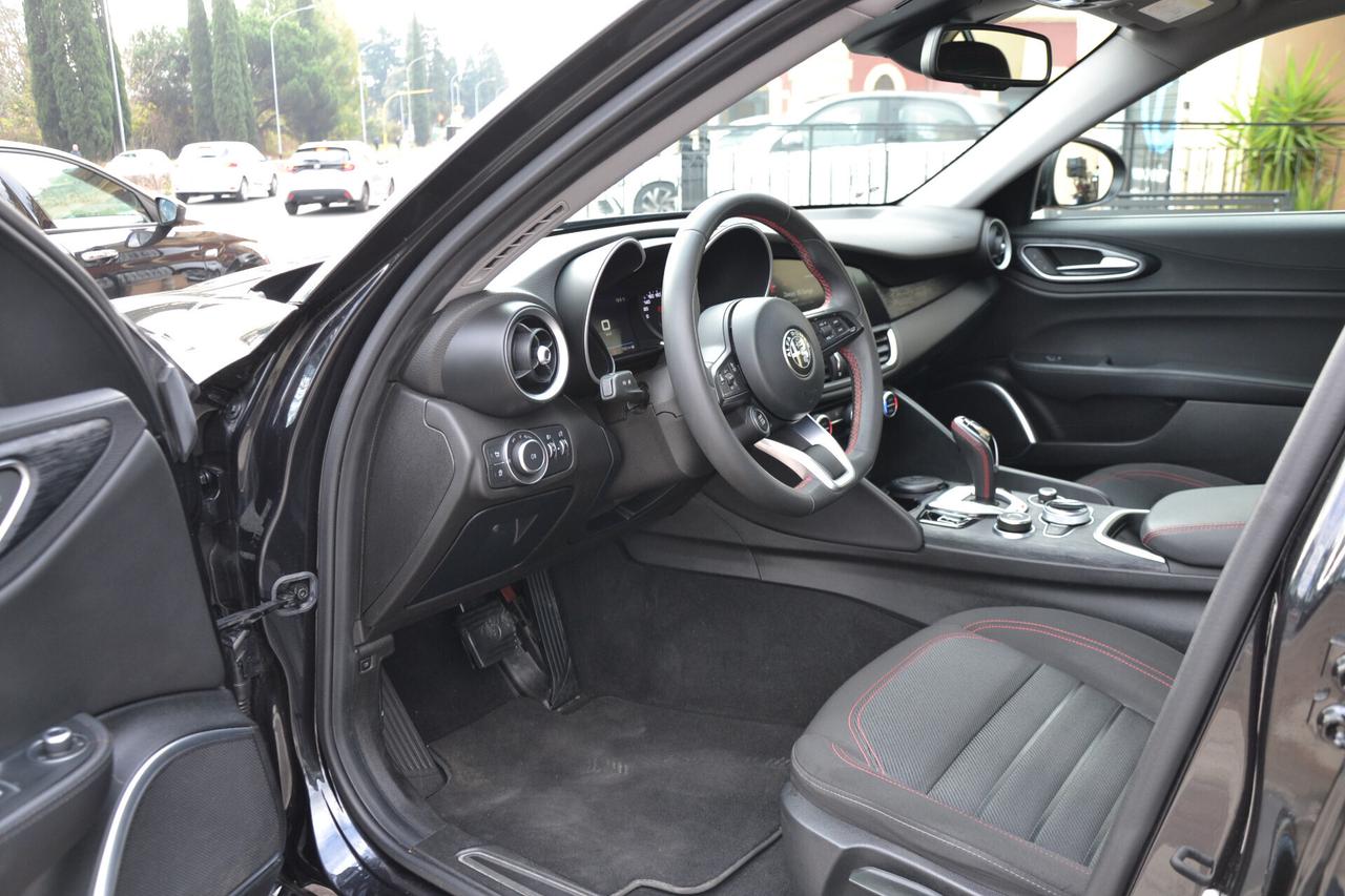 Alfa Romeo Giulia 2.0 200CV AT8 NAV LED RCAM PDC *PREZZO VERO*