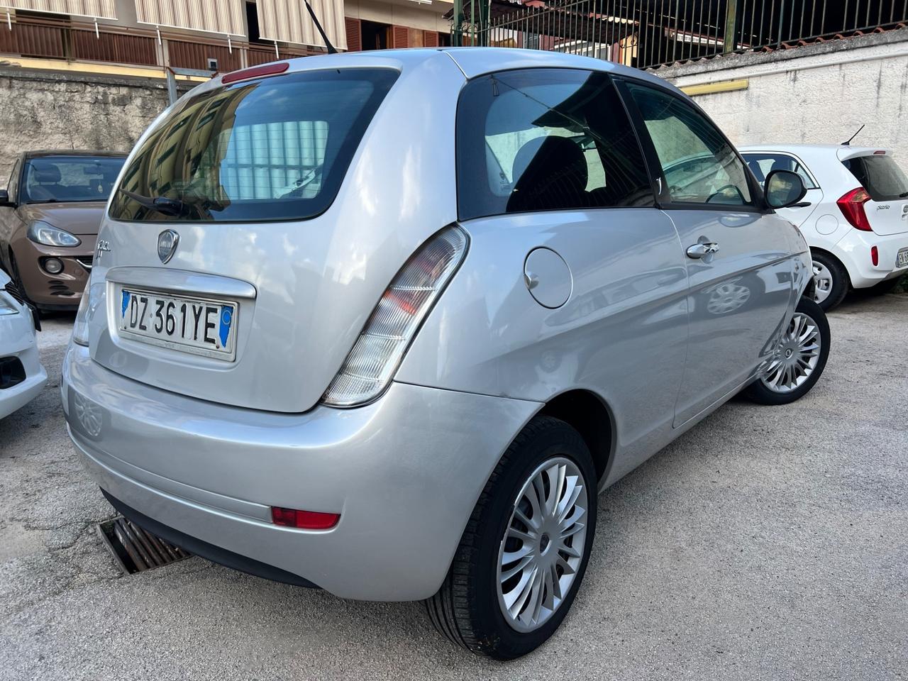 Lancia Ypsilon 1.2 Benzina Per neo patentato