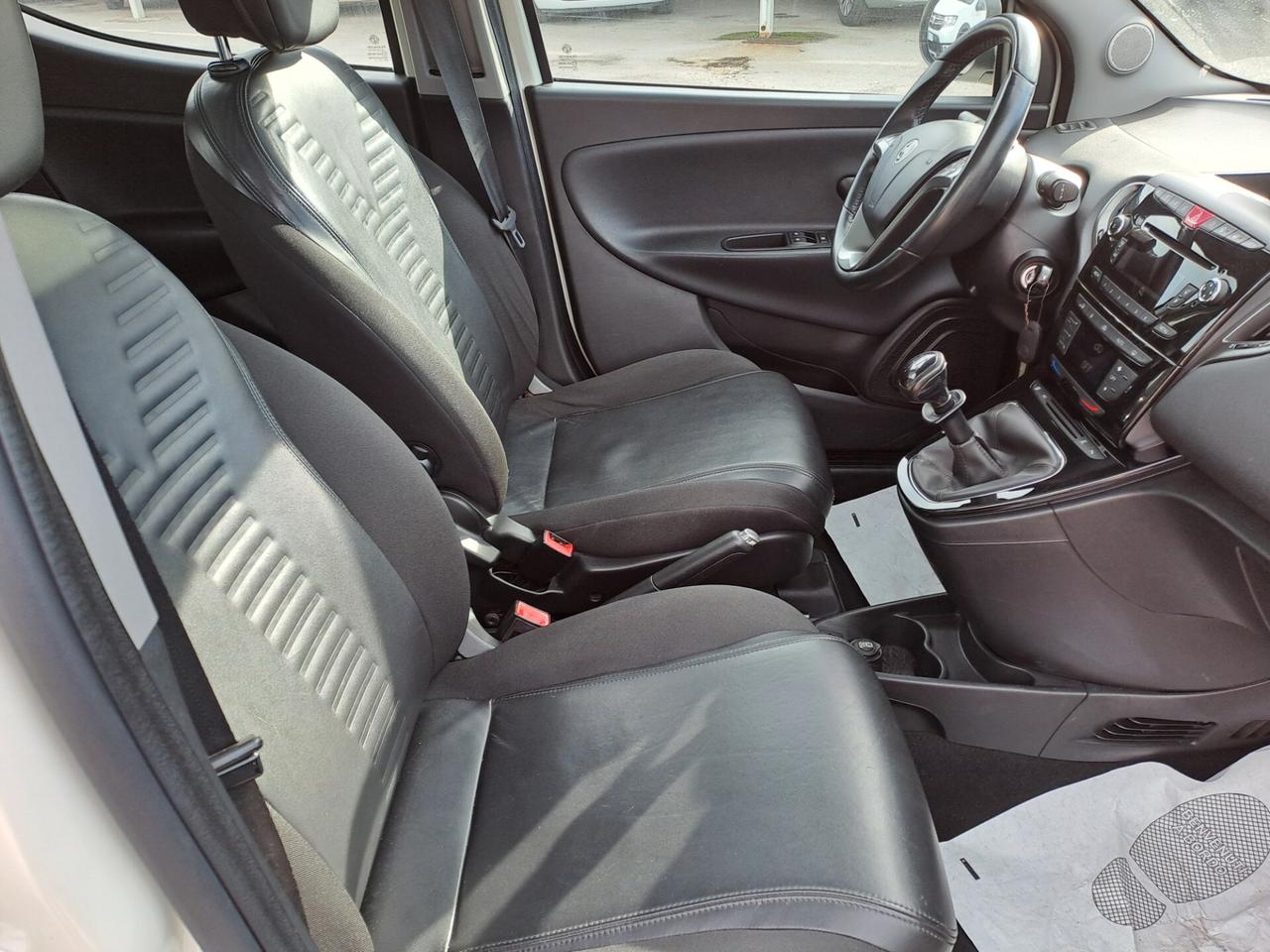 Lancia Ypsilon 0.9 benzina strafull