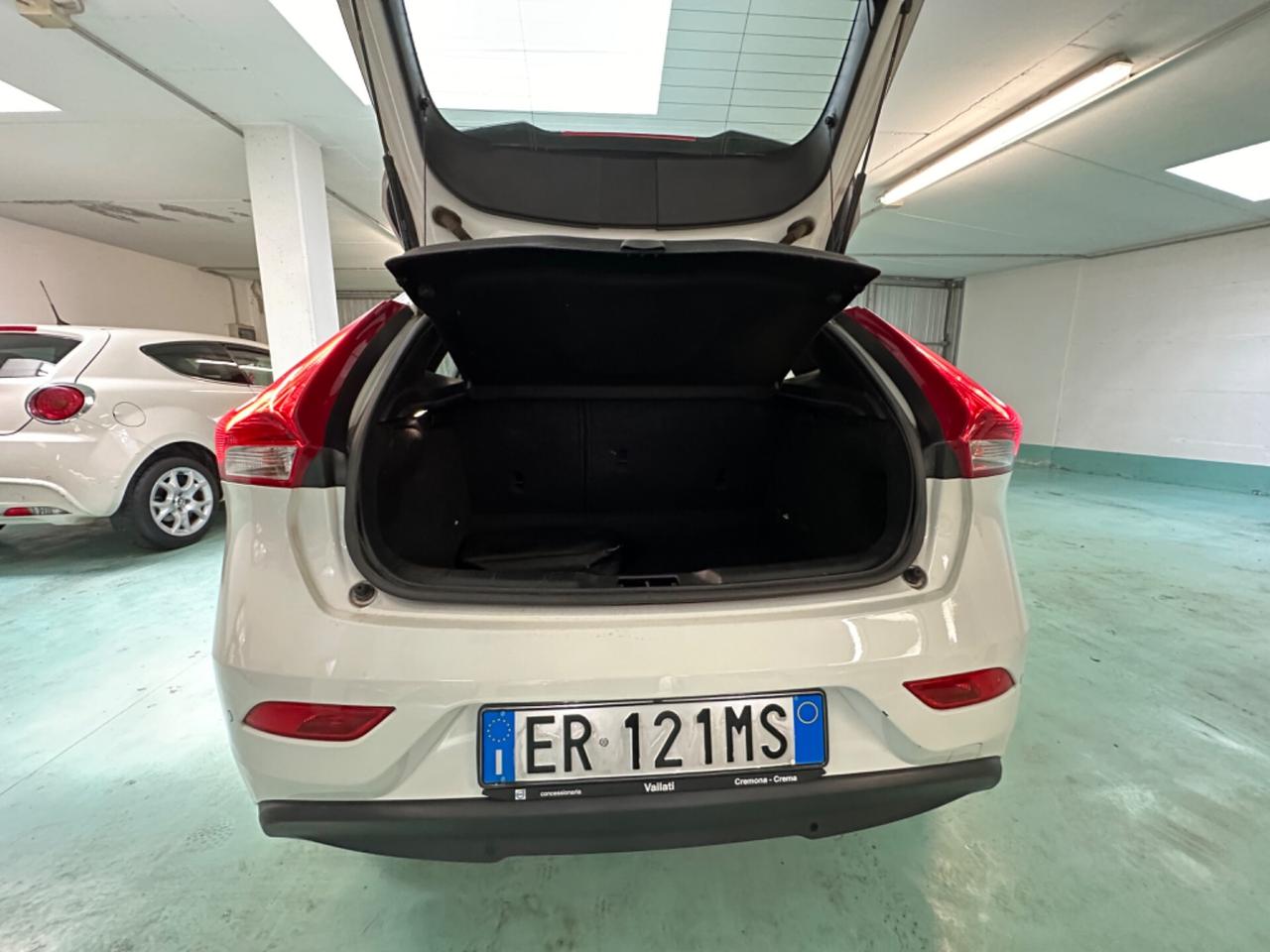 Volvo V40 D2 1.6 diesel (anche per neopatentati)