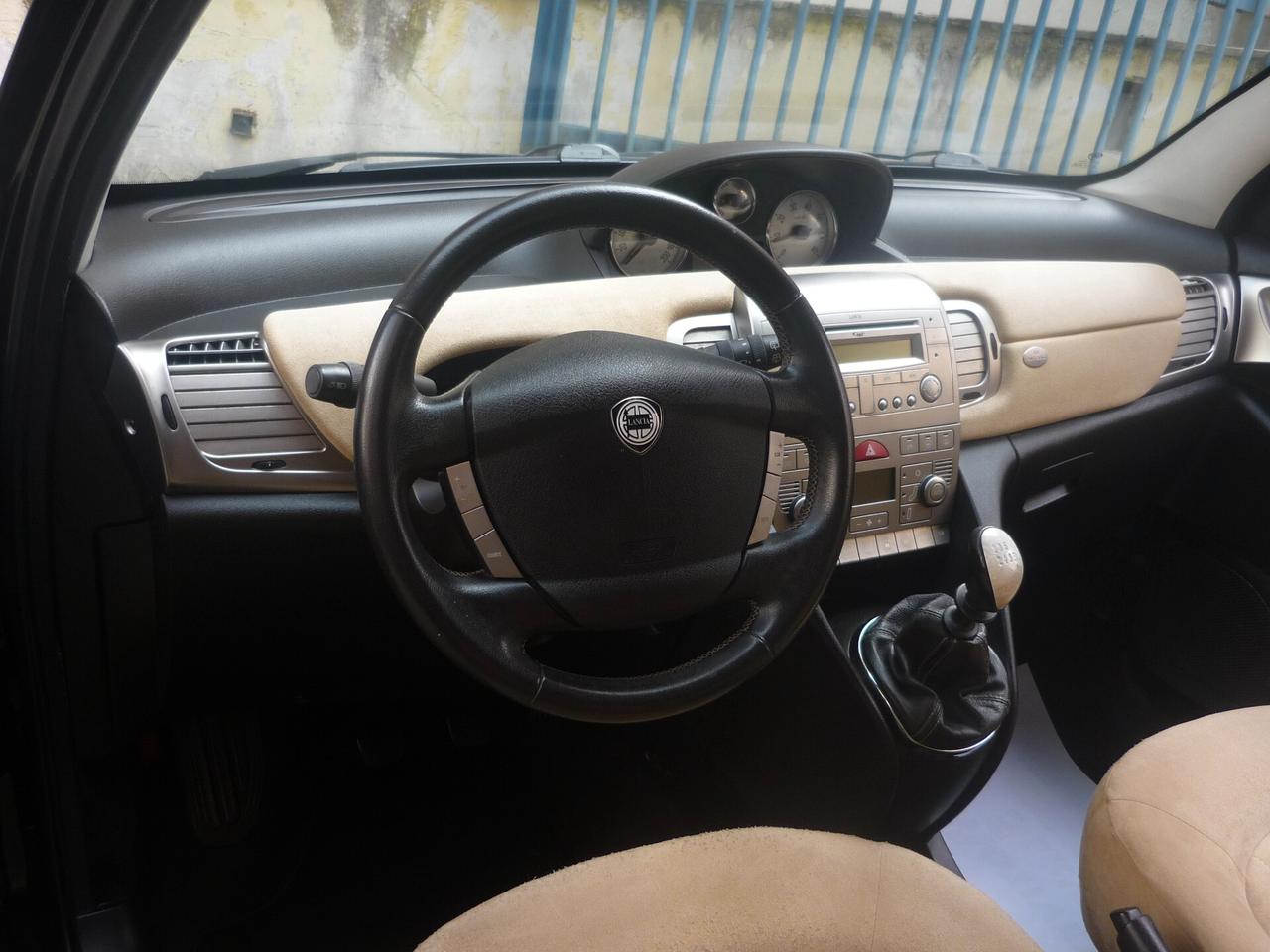 Lancia Ypsilon 1.4 16V Oro Giallo