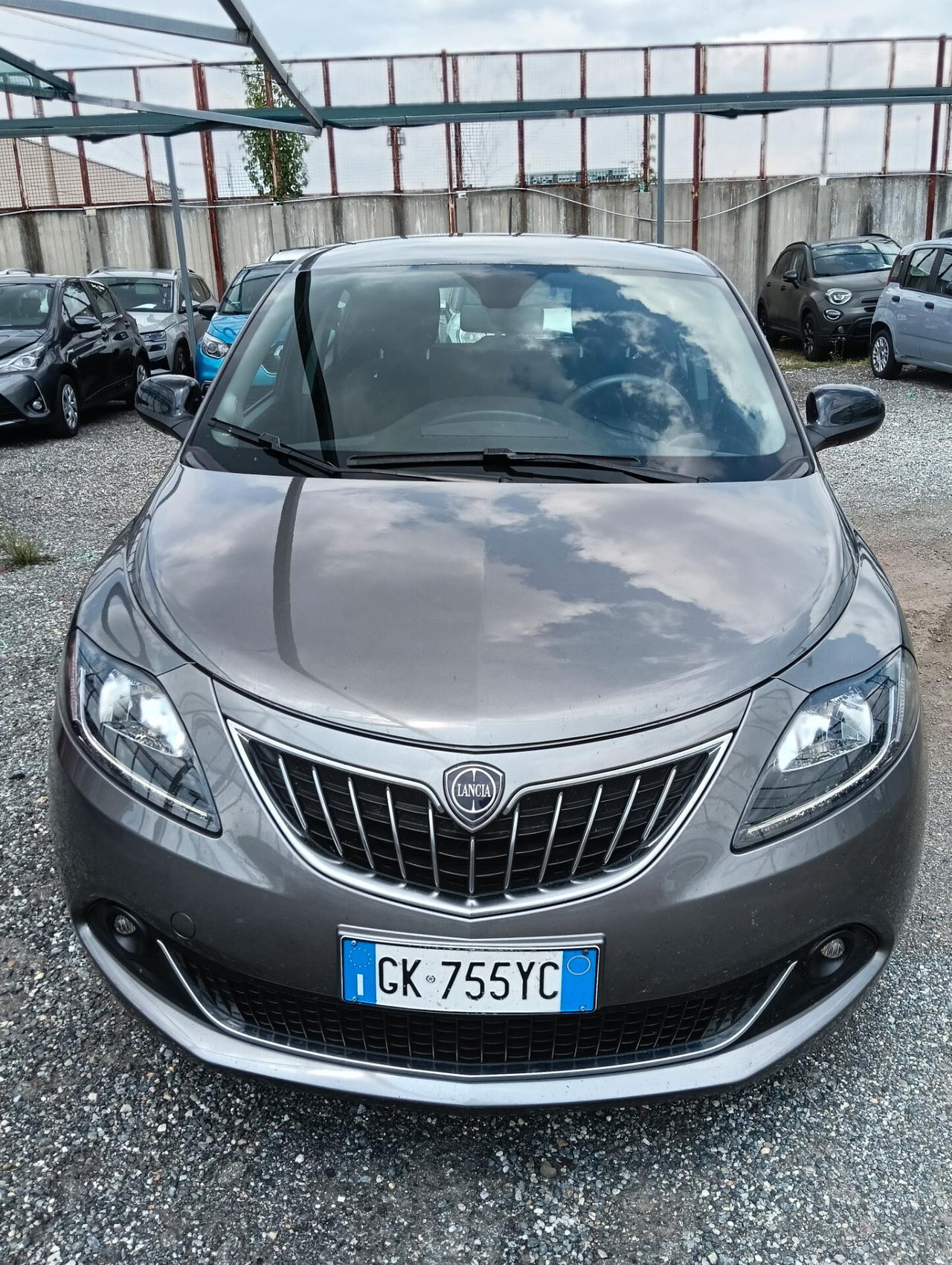 Lancia Ypsilon 1.0 ibrid