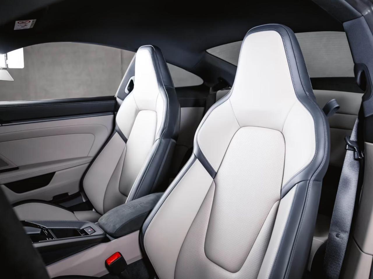 PORSCHE 992 Carrera 394cv*CONSEGNA 30 GIORNI*IVA DET