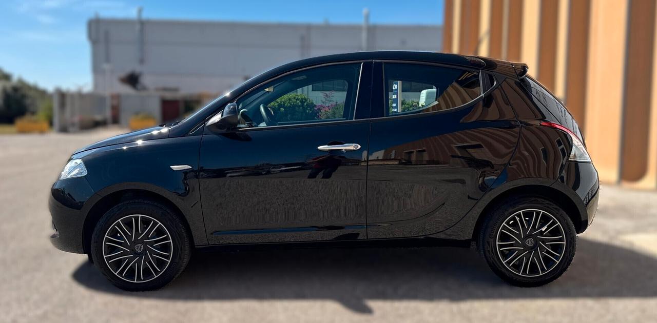 Lancia Ypsilon 1.0 Hybrid NEOPATENTATI - 2024