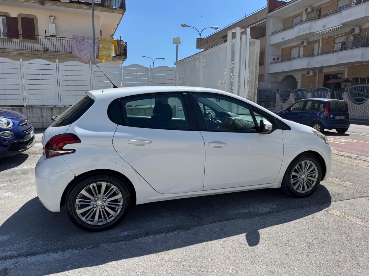 Peugeot 208 1.6 DIESEL 75CV 2015