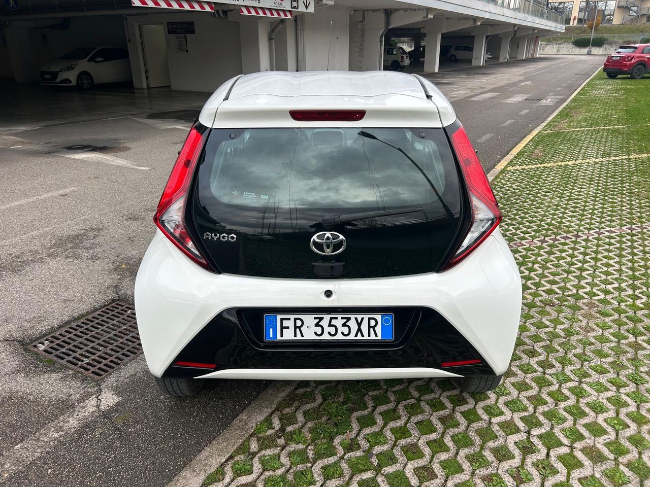 Toyota Aygo 1.0 VVT-i 72 CV 5 porte x-cool