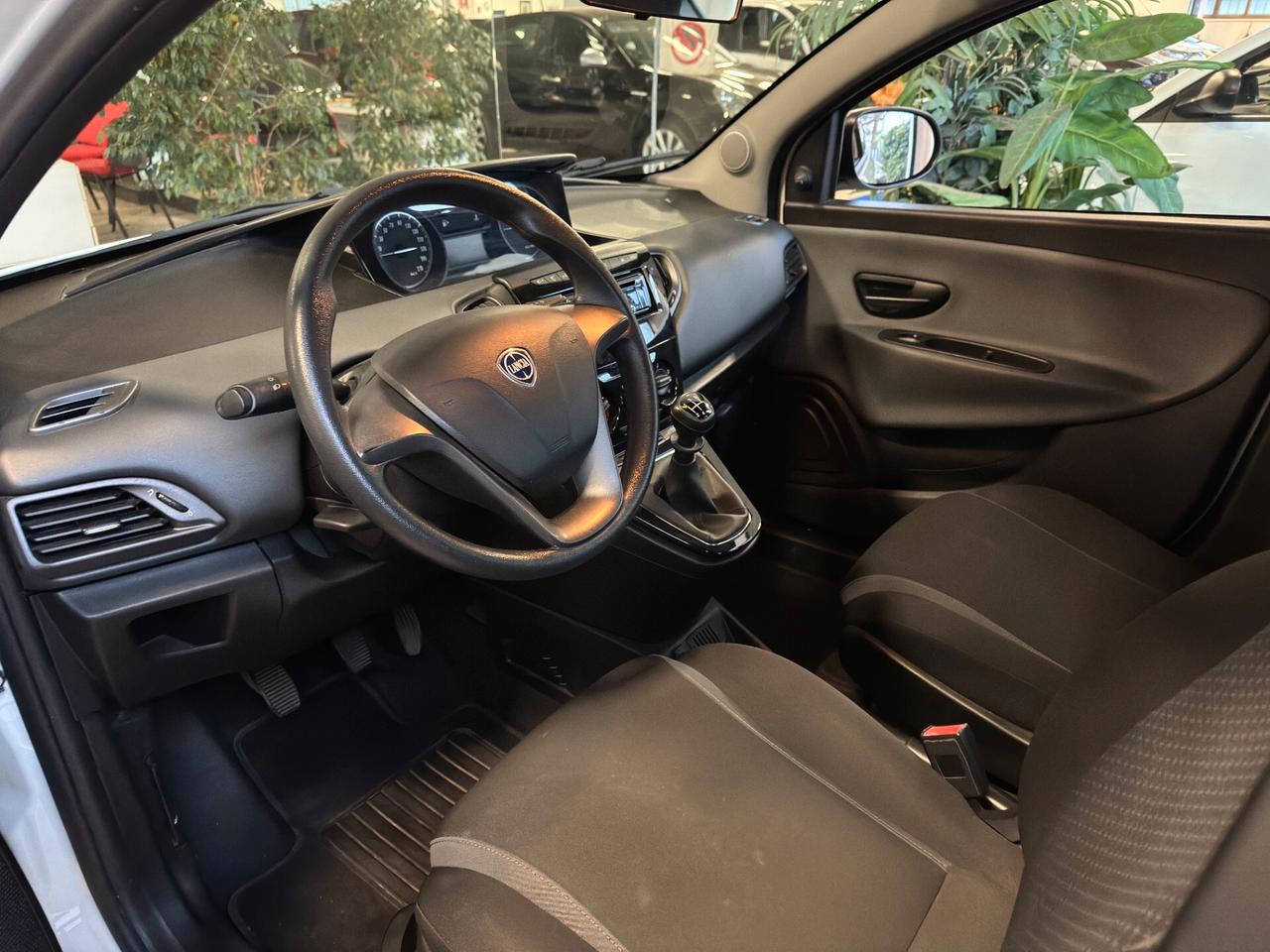 Lancia Ypsilon 1.2 Fire 69 CV 5 porte Silver