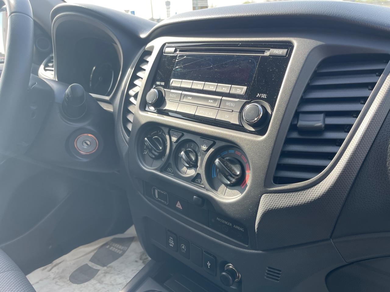 Mitsubishi L200 2.2 D 150cv Club Cab 4x4 INSTYLE PLUS