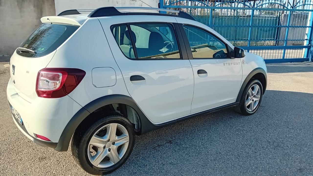 Dacia Sandero stepway -1.4 dci- full-2014