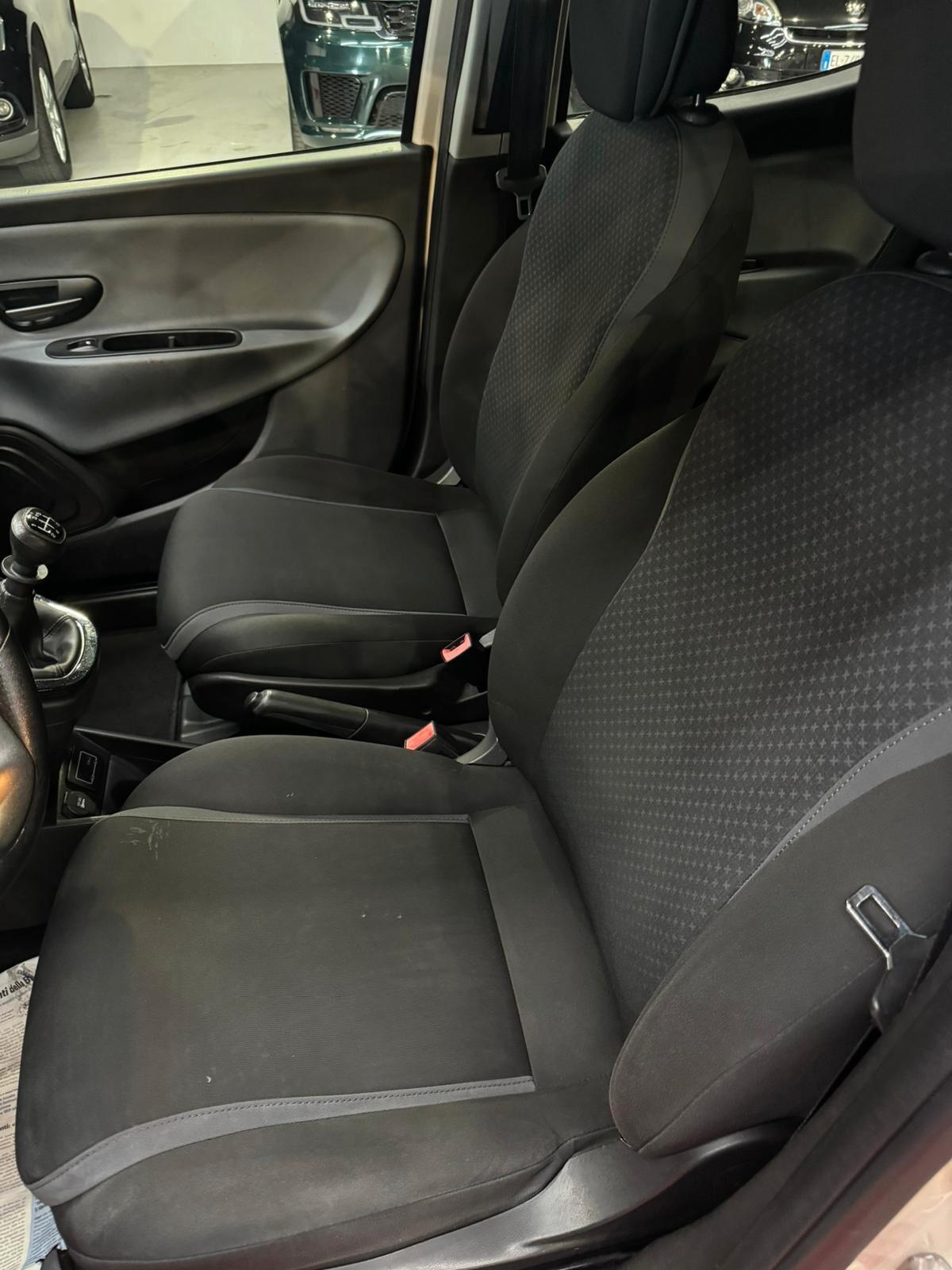 LANCIA YPSILON NEOPATENTATI