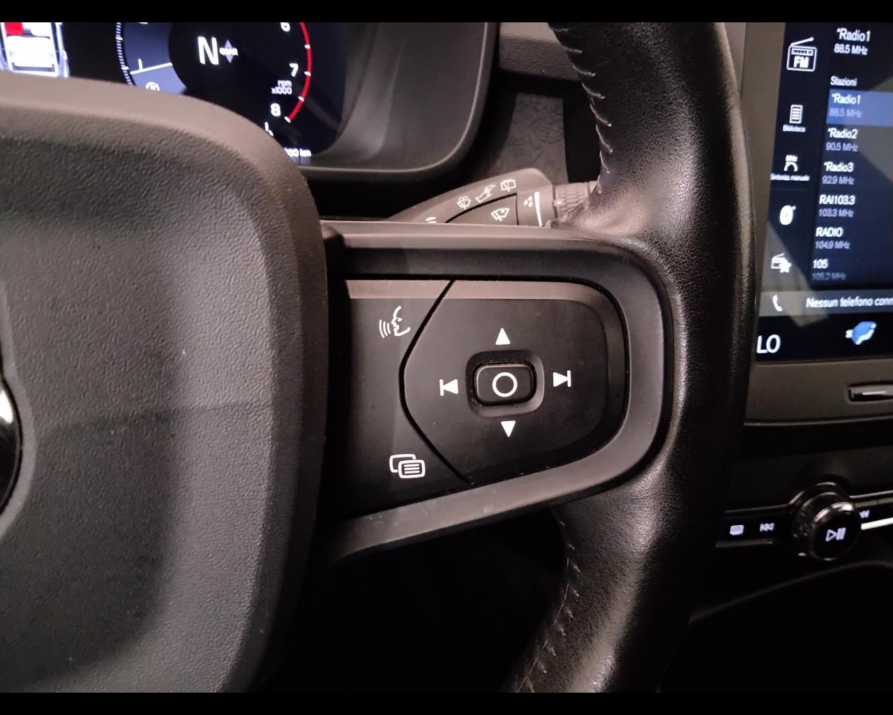 VOLVO XC40 - XC40 1.5 t3 Momentum Core 163cv my21