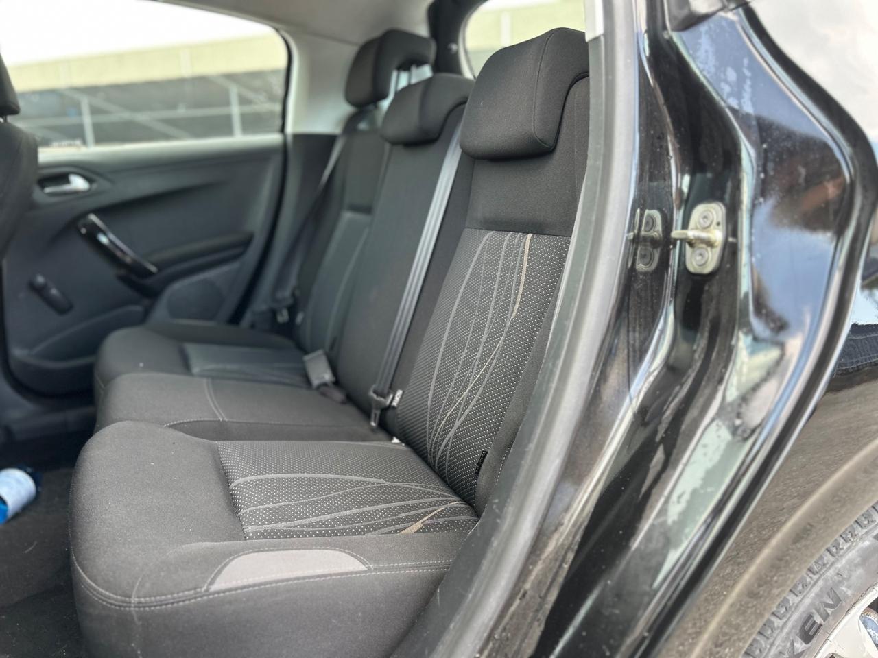 Peugeot 208 1.4 HDi 68 CV LEGGI NOTE