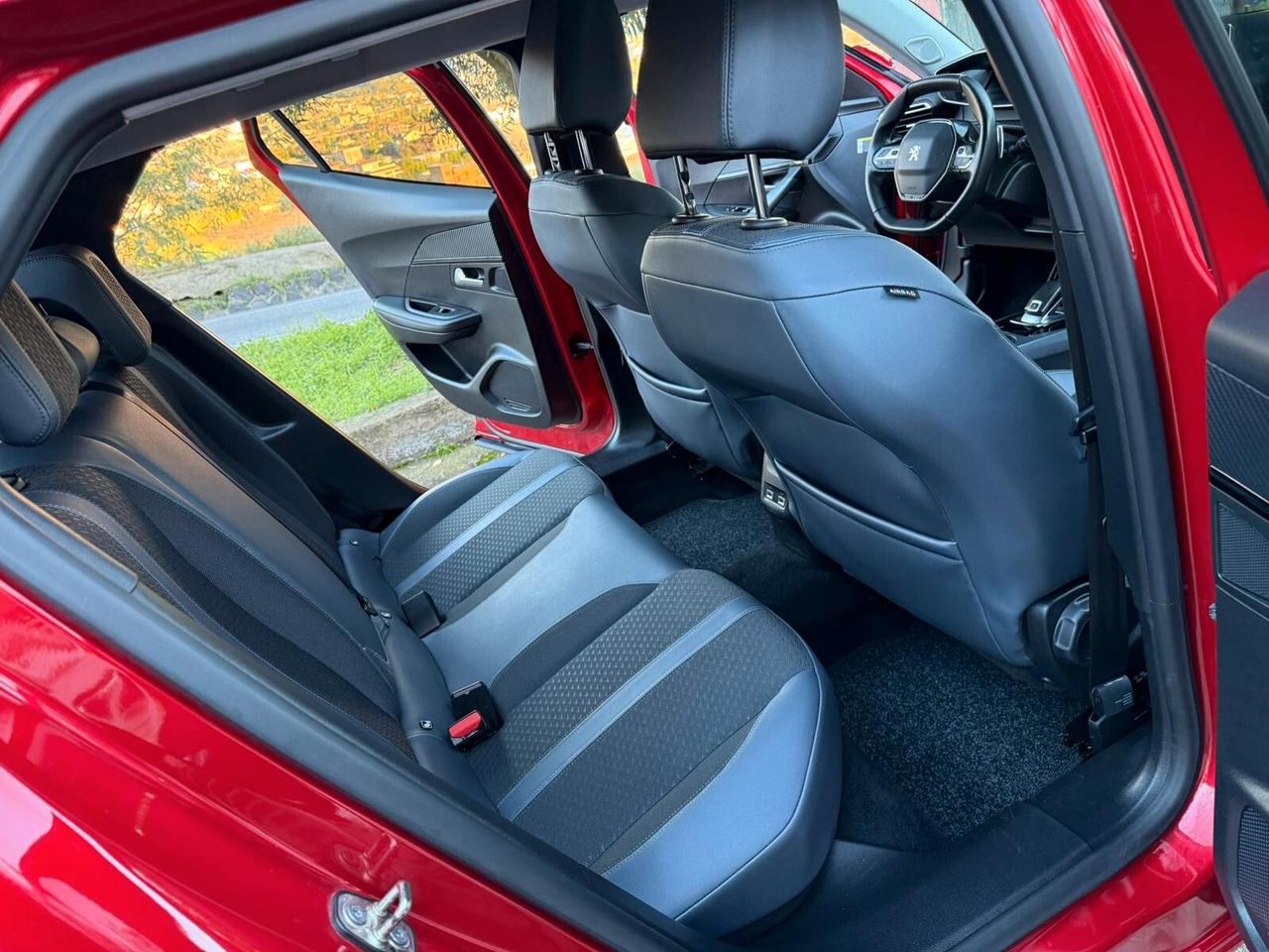 Peugeot 2008 PureTech 130 S&S EAT8 Allure