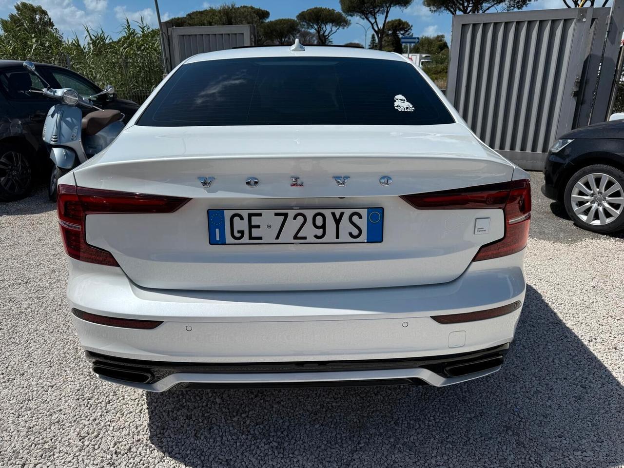 Volvo S60 T8 Recharge AWD Plug-in Hybrid R-Design 318Cv