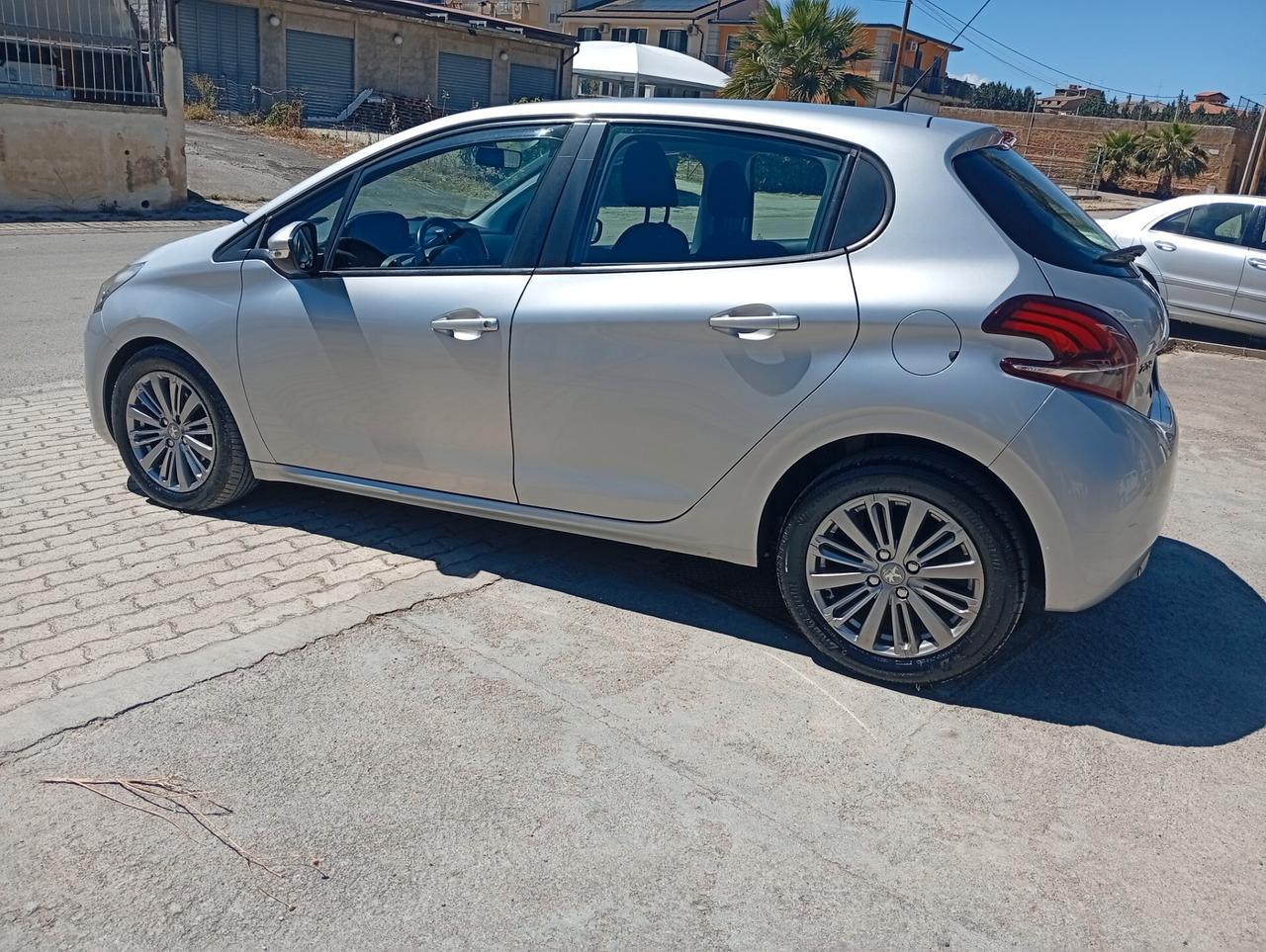 Peugeot 208 BlueHDi 75 S&S 5 porte Active