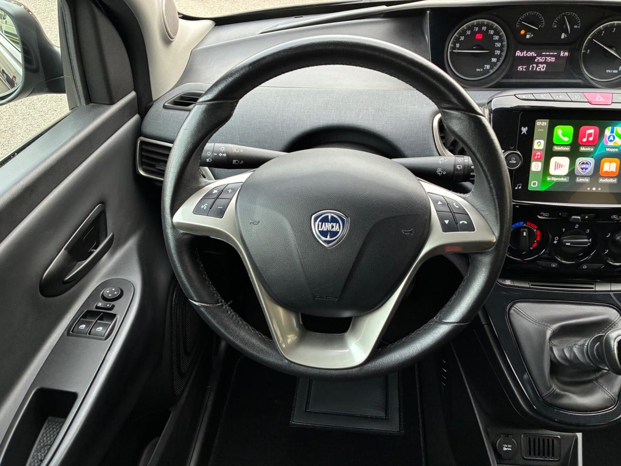 Lancia Ypsilon 1.0 FireFly 5 porte S&S Hybrid Gold