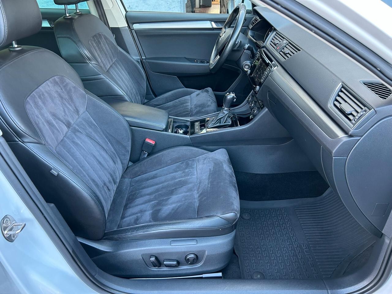 SKODA SUPERB 2.0 TDI 190CV DSG 4x4 - GANCIO TRAINO
