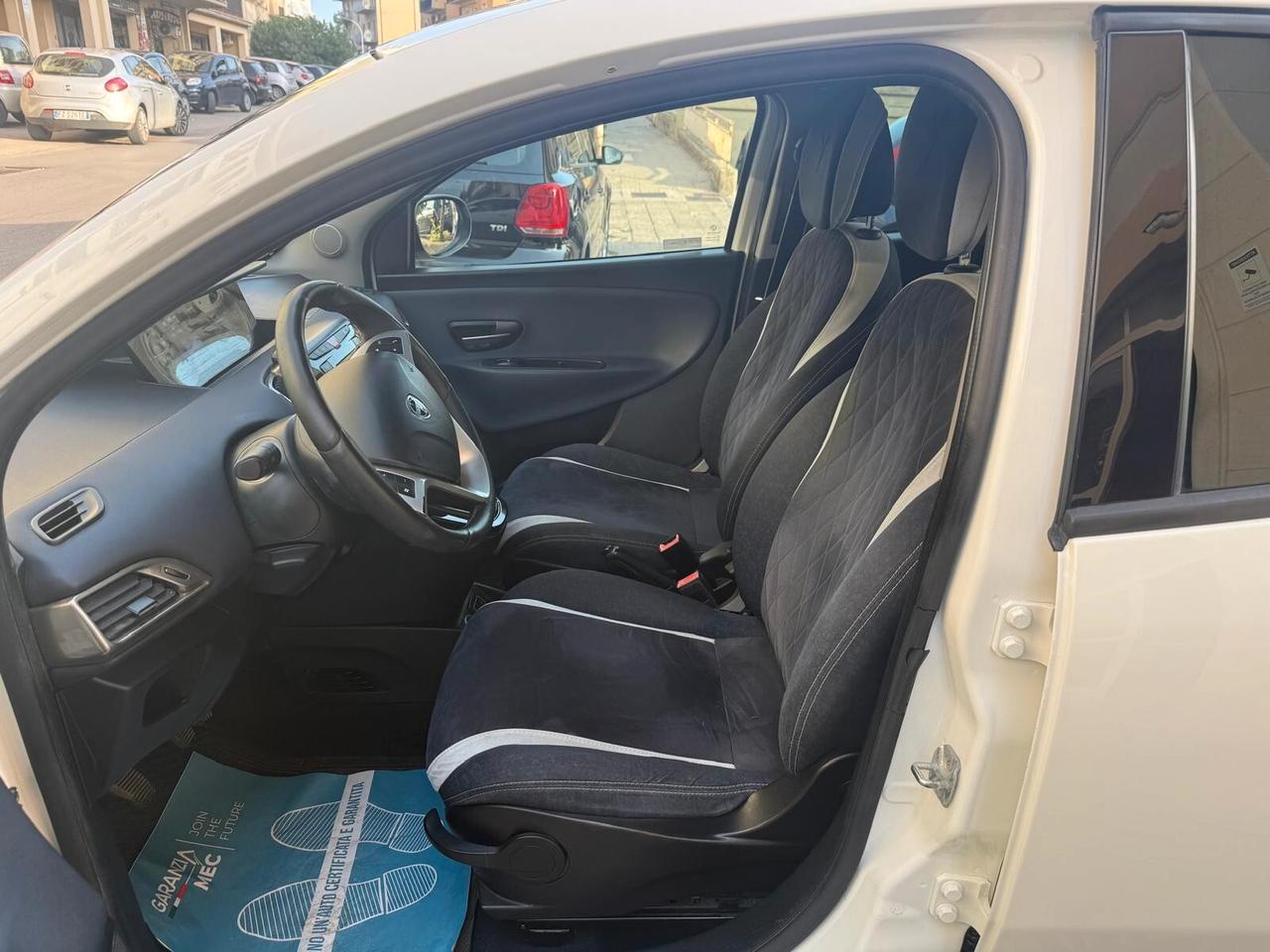 Lancia Ypsilon 1.2 69 CV 5 porte Gold